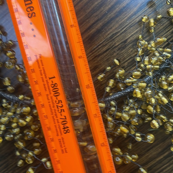 Gold bead wreath on metal frame. Diameter frame 10.5 inches. Beads stretch to 15 - Picture 12 of 12